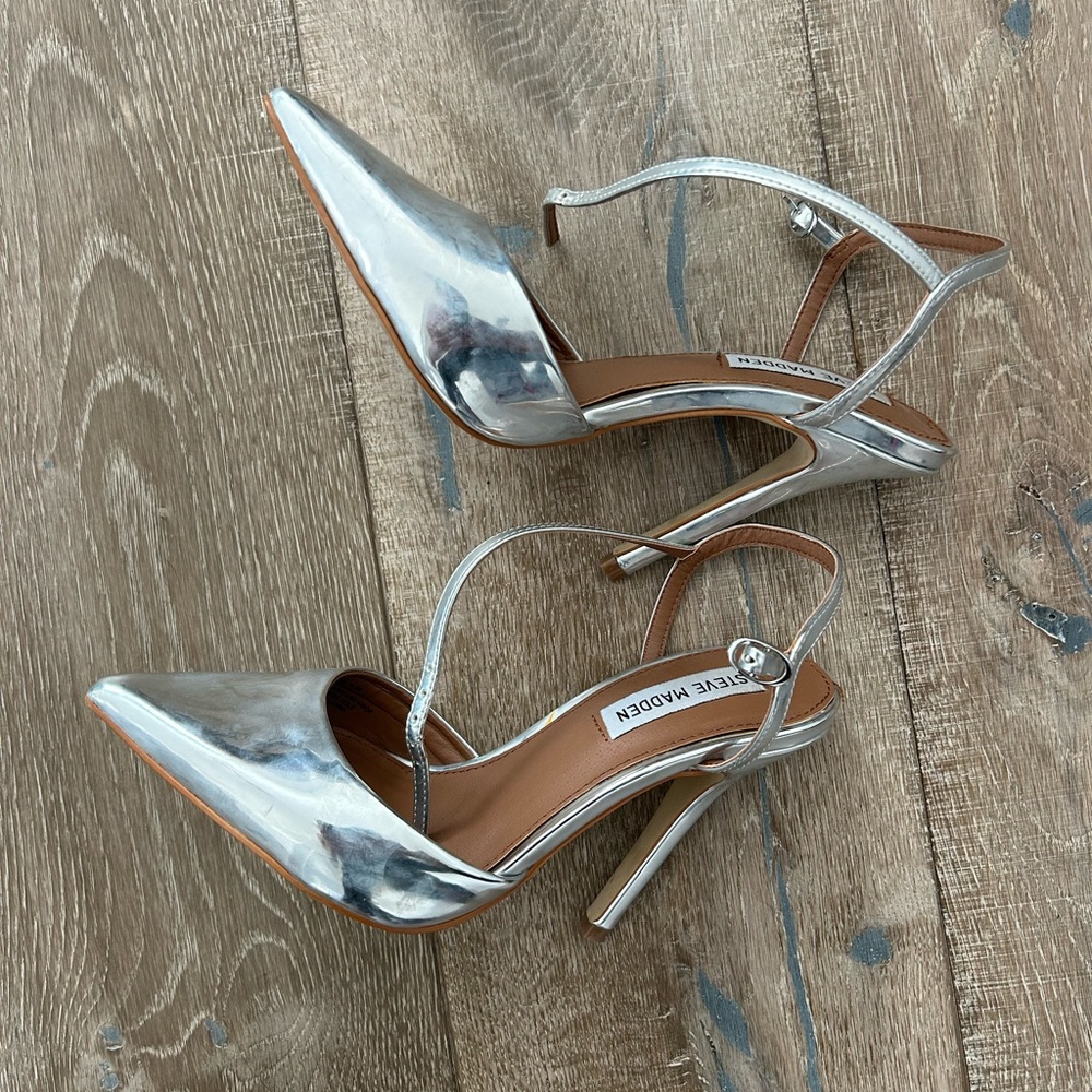 Steve Madden Silver Pump